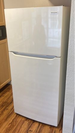Frigidaire Top-Freezer Refrigerator White