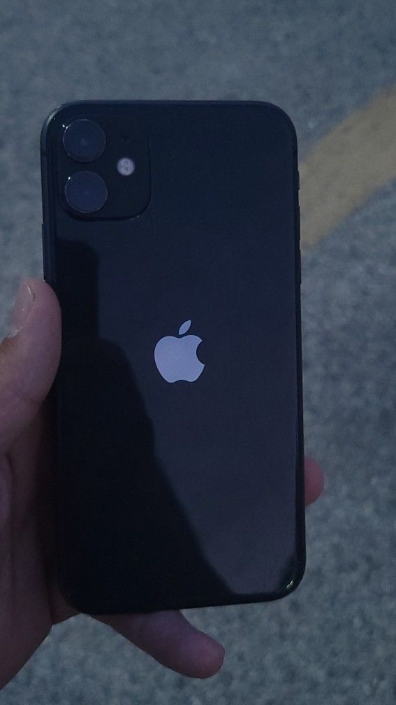 Black iPhone 11 - Read description
