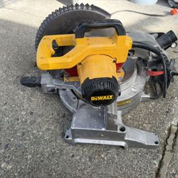 DEWALT 15 Amp Corded 12 in. Single Bevel Compound Miter Saw