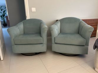 pair a of swivel chair ( in good condition)