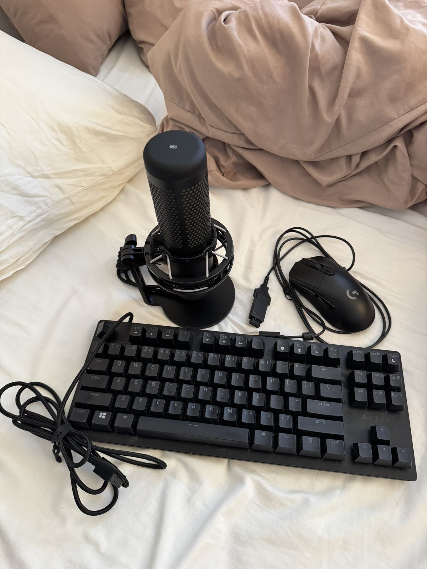 Black Gaming Razer Keyboard, HyperX Microphone, Logitech G Mouse