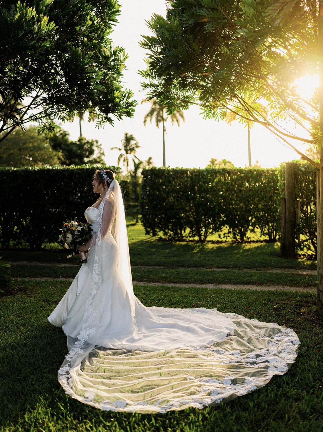 Elegant Wedding Dress – Size 12, White, Lace Detail, Long Train