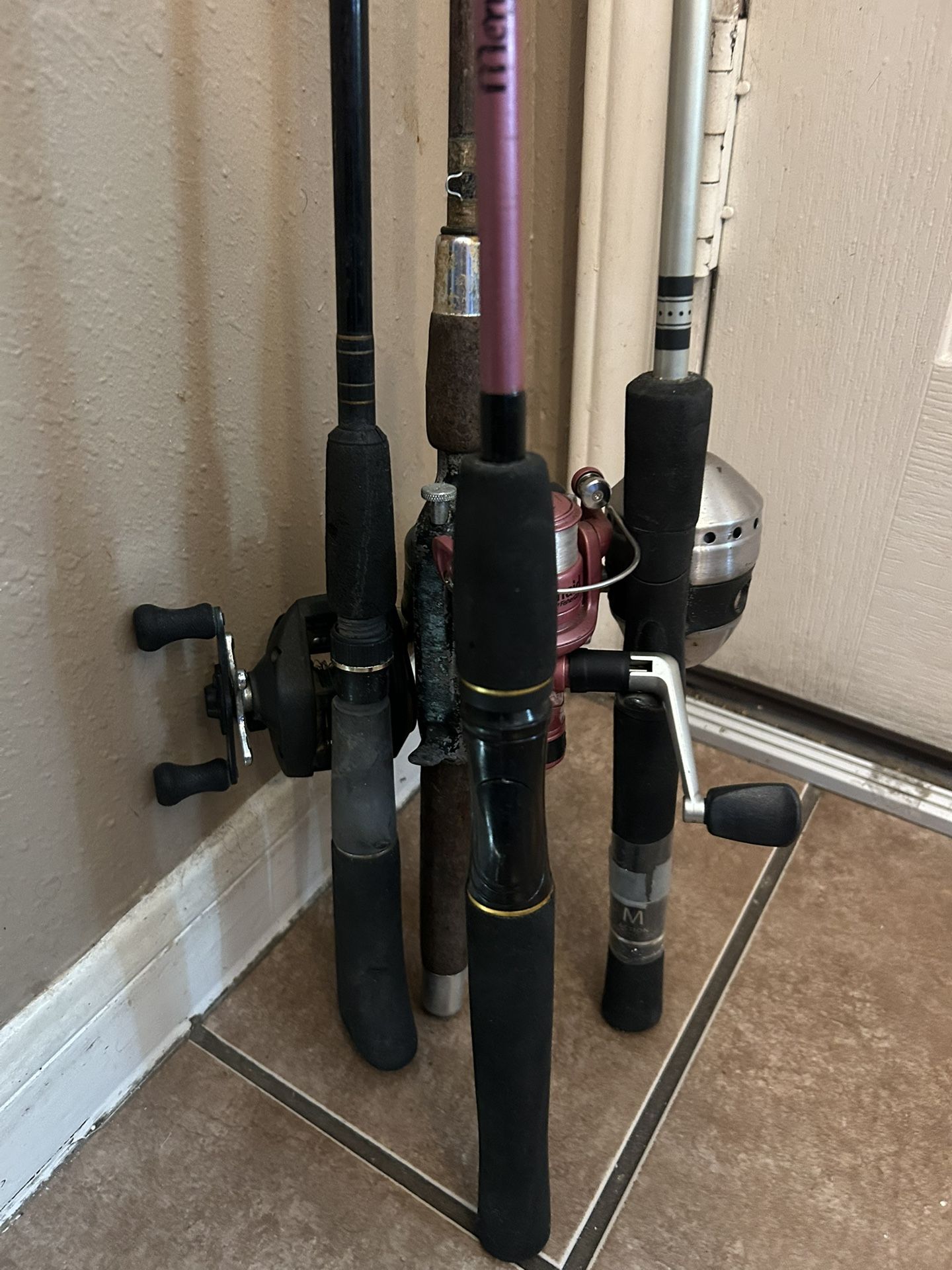 4 Fishing Rods