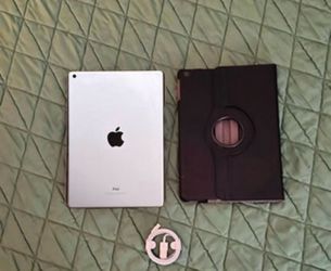 iPad 6 Generation 32gb with case $115 obo