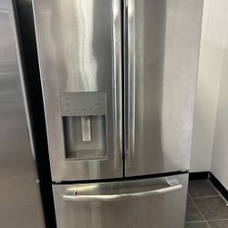 GE 32 Inches  Wide Bottom freezer Refrigerator 