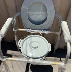 Folding commode