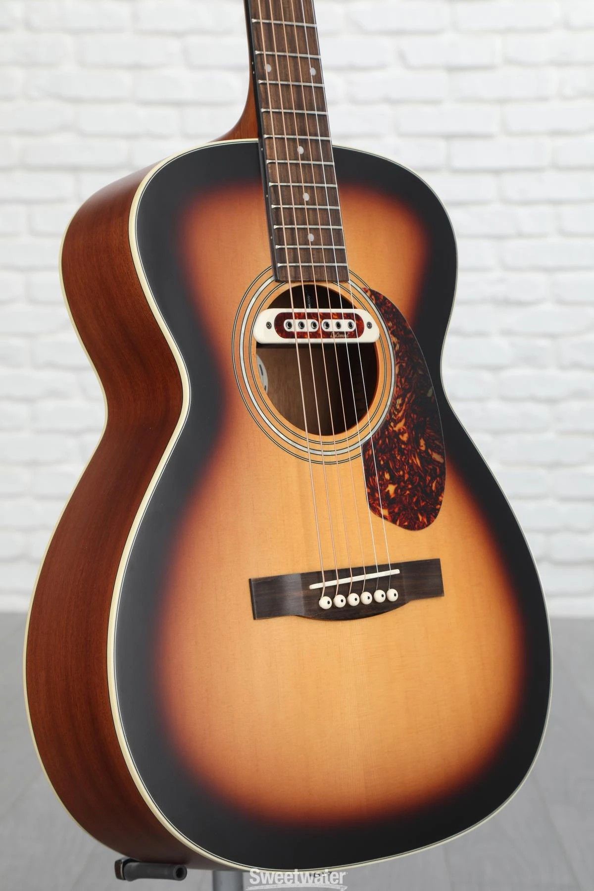 Guild troubador M-240e guitar