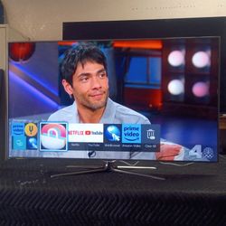 55 Inch Samsung Smart Beautiful Tv Comes With Remote Control Shows Great Picture Works Perfect Guaranteed 