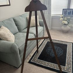 Easel (Wooden) 