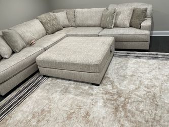 Sectional sofa with ottoman