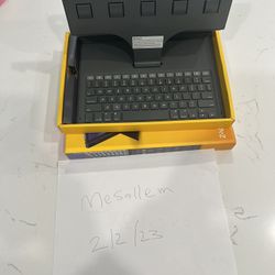 Zagg Messenger Folio Keyboard For iPad Air 3, iPad 7th, 8th And 9th Gen