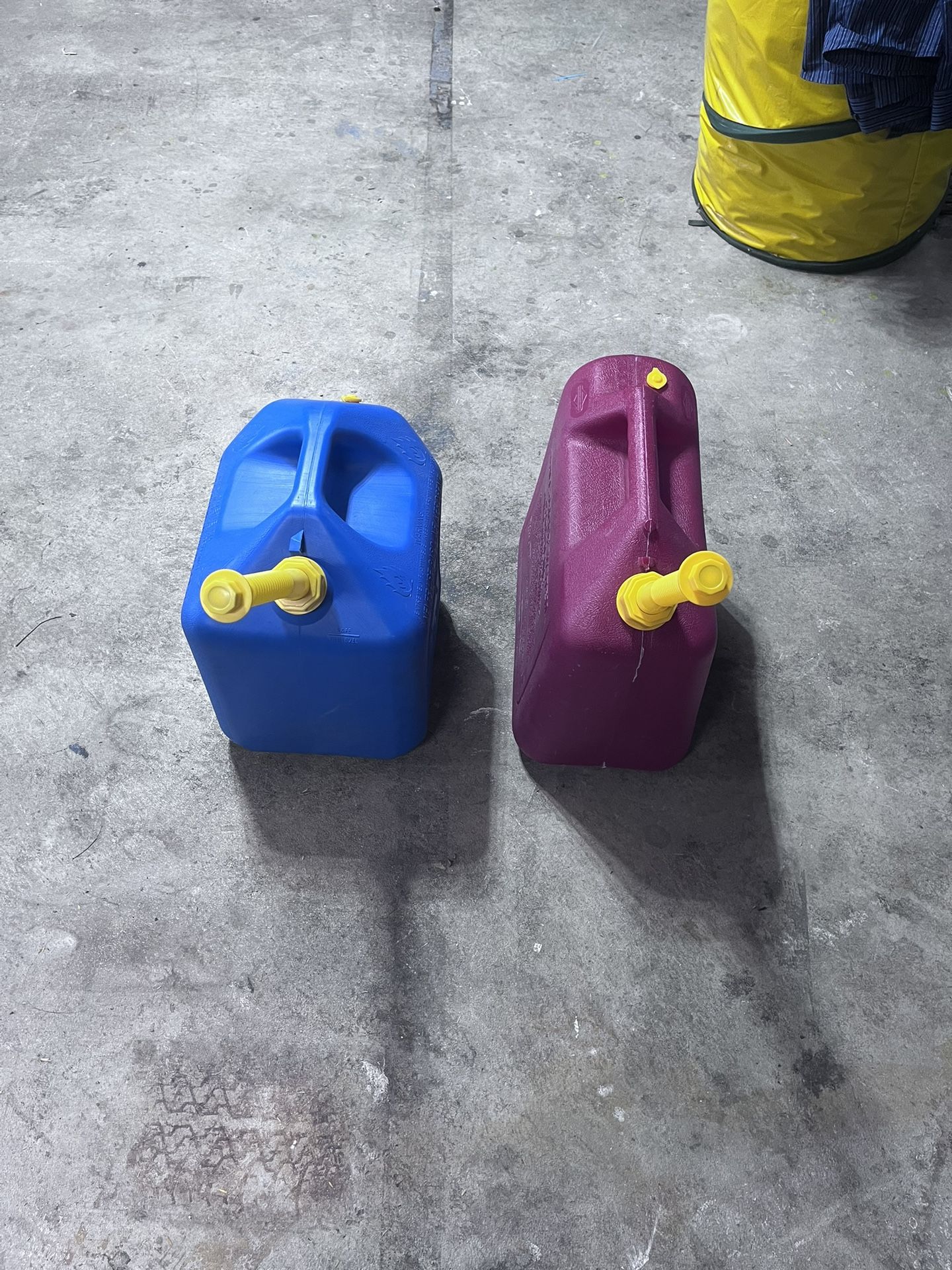 2x Gas Cans With Flexible Neck