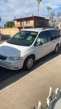 1998 Chrysler Town And Country 