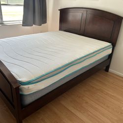 Solid Wood Colonial Style Queen Bed With new Mattress And Box Spring 