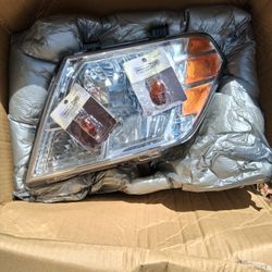 New 09-16 Nissan Frontier Headlights 