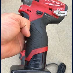 Milwaukee 12 V Impact Drill 4.0 Battery 2.0 Battery