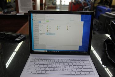 Microsoft Surface i7 2.60ghz 16gb 512gb SSD Laptop 