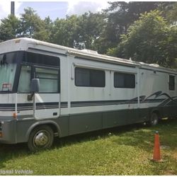 1999 Winnebago Adventurer 37G