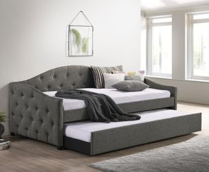 Brand new! Day bed with Optional mattress - Cash & Payments
