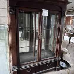 Thomasville Glass China Cabinet 