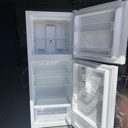Insignia Refrigerator 