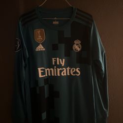 https://offerup.com/redirect/?o=Ui5NYWRyaWQ= 17/18 Third Kit