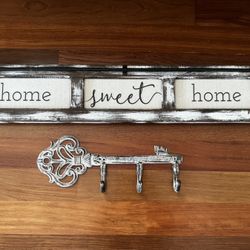 Farmhouse Keyholder And Sign