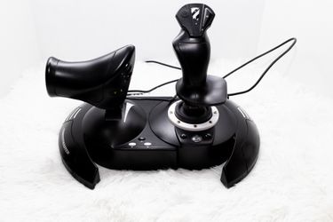 Thrustmaster T. Flight Hotas One (Xbox and PC compatible)