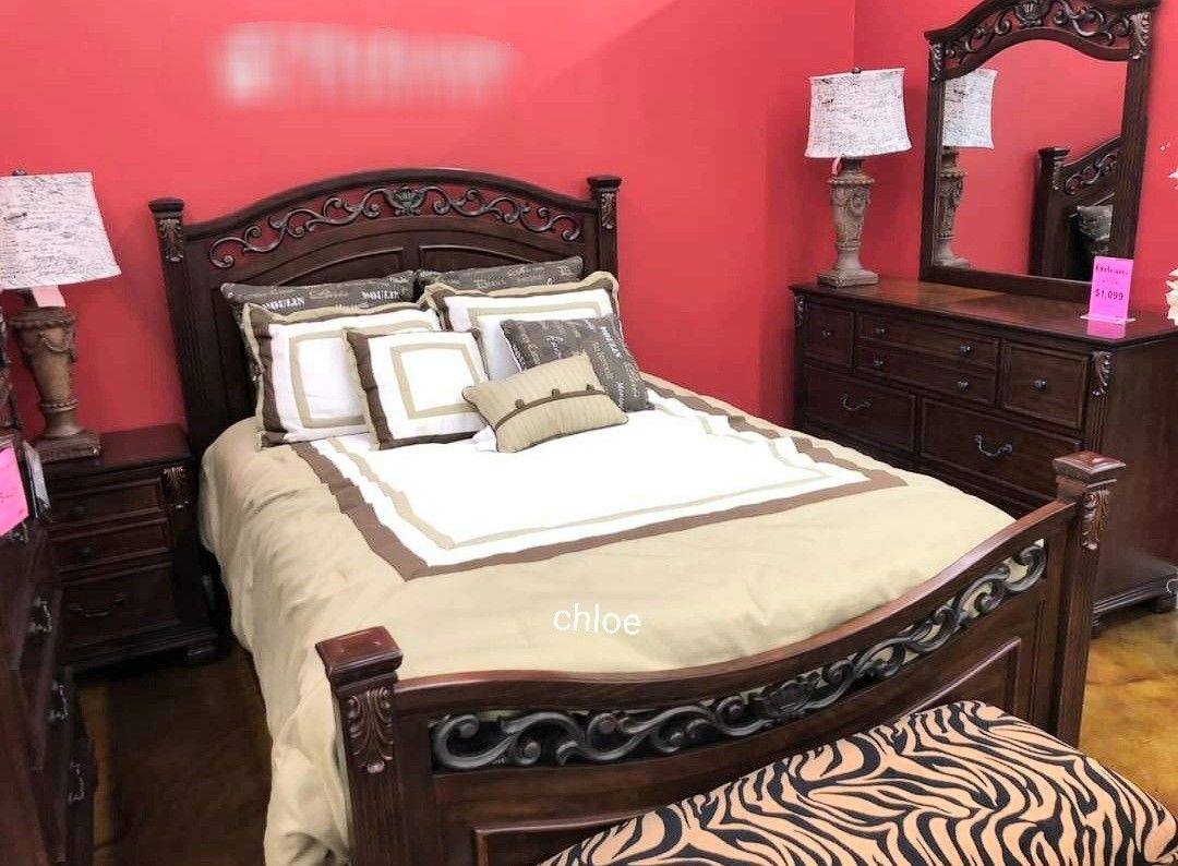 Leahlyn Warm Brown Panel Bedroom Set Queen King Full Twin Bed  °°• 