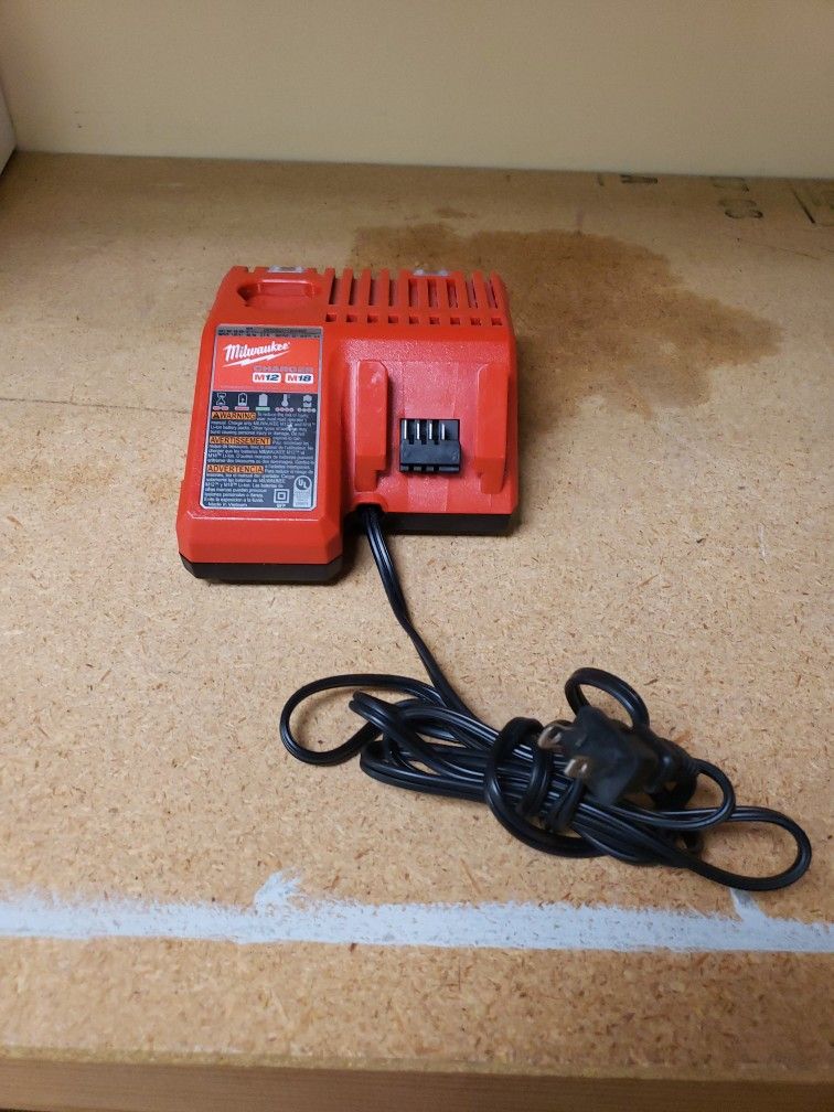 Milwaukee M12 M18 Dual Charger 48-59-1812