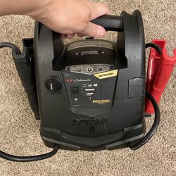 Schumacher Electric Jump Starter and Portable Power Station 800 Amps