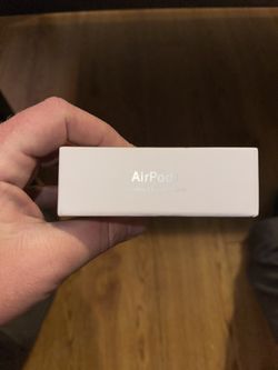 Apple AirPods 2nd Generation With Wireless Charging Case 