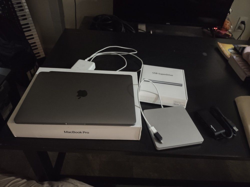 MacBook Pro M1 16GB RAM Bundle