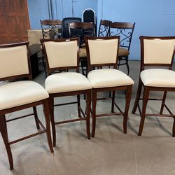 Nice Set of 4 Wooden Bar Stools (delivery available, read details)