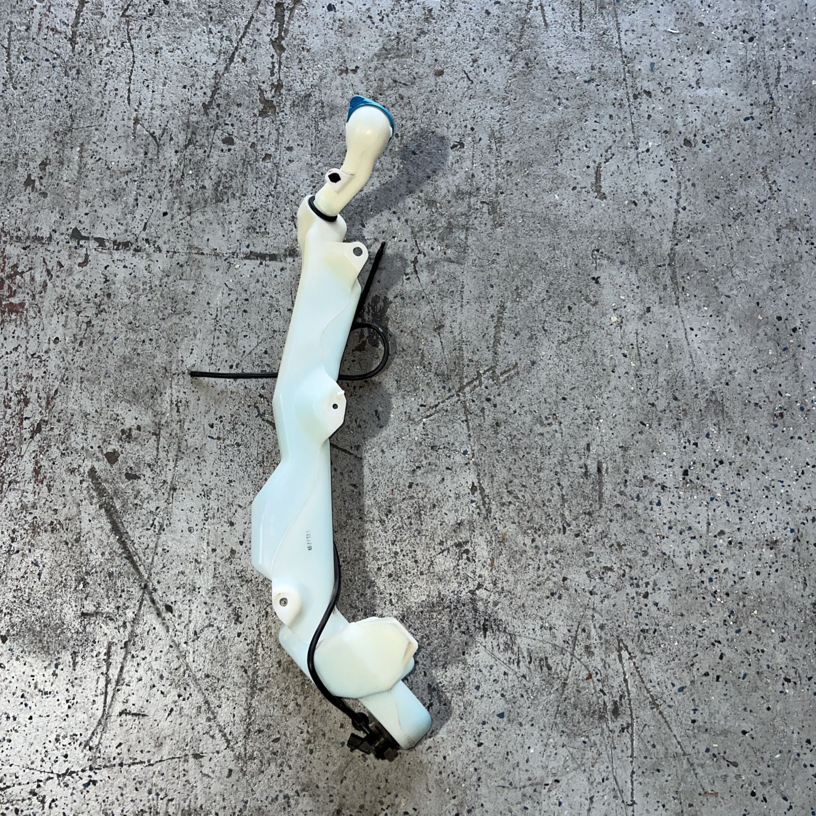 Honda CR-V OEM windshield washer bottle reservoir 2012-2014