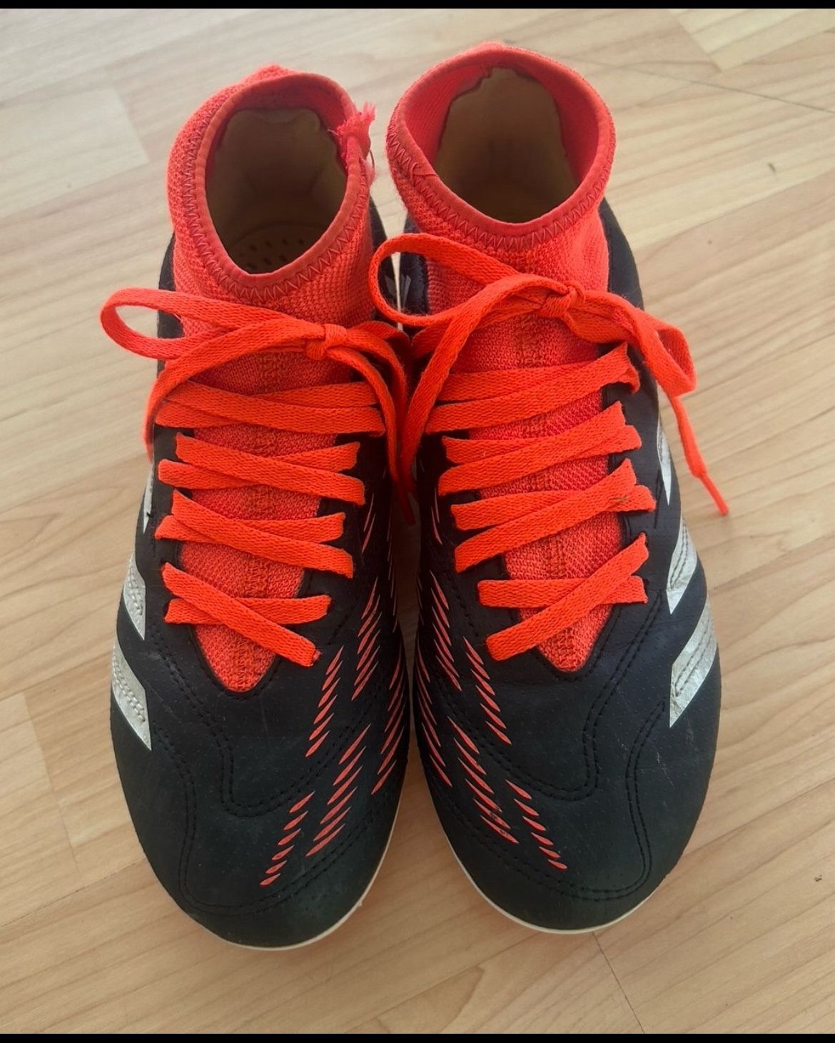 Adidas kids soccer shoes size 3.5