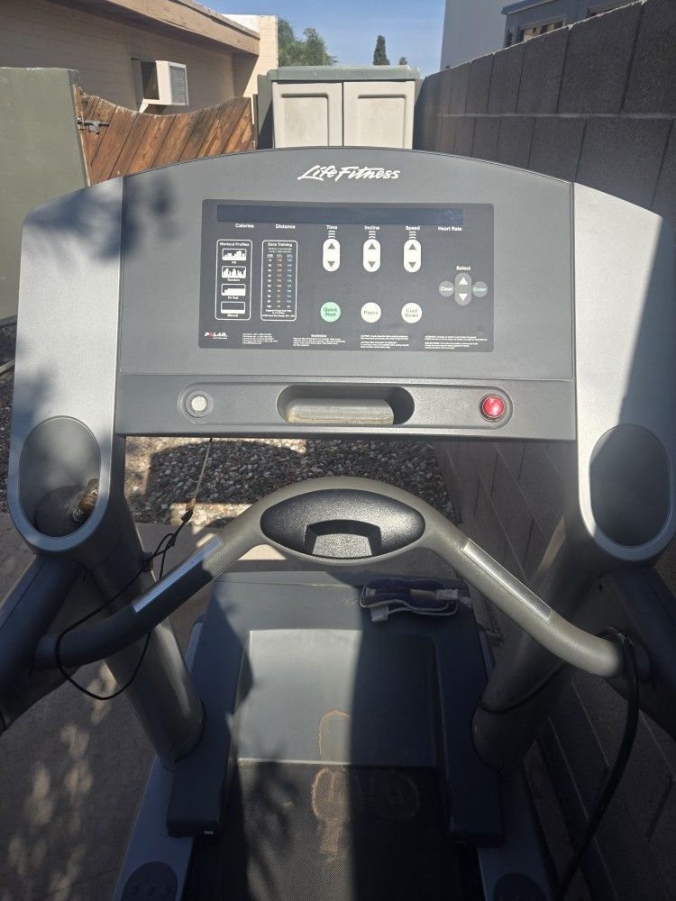 Life Fitness 93T Classic Treadmill