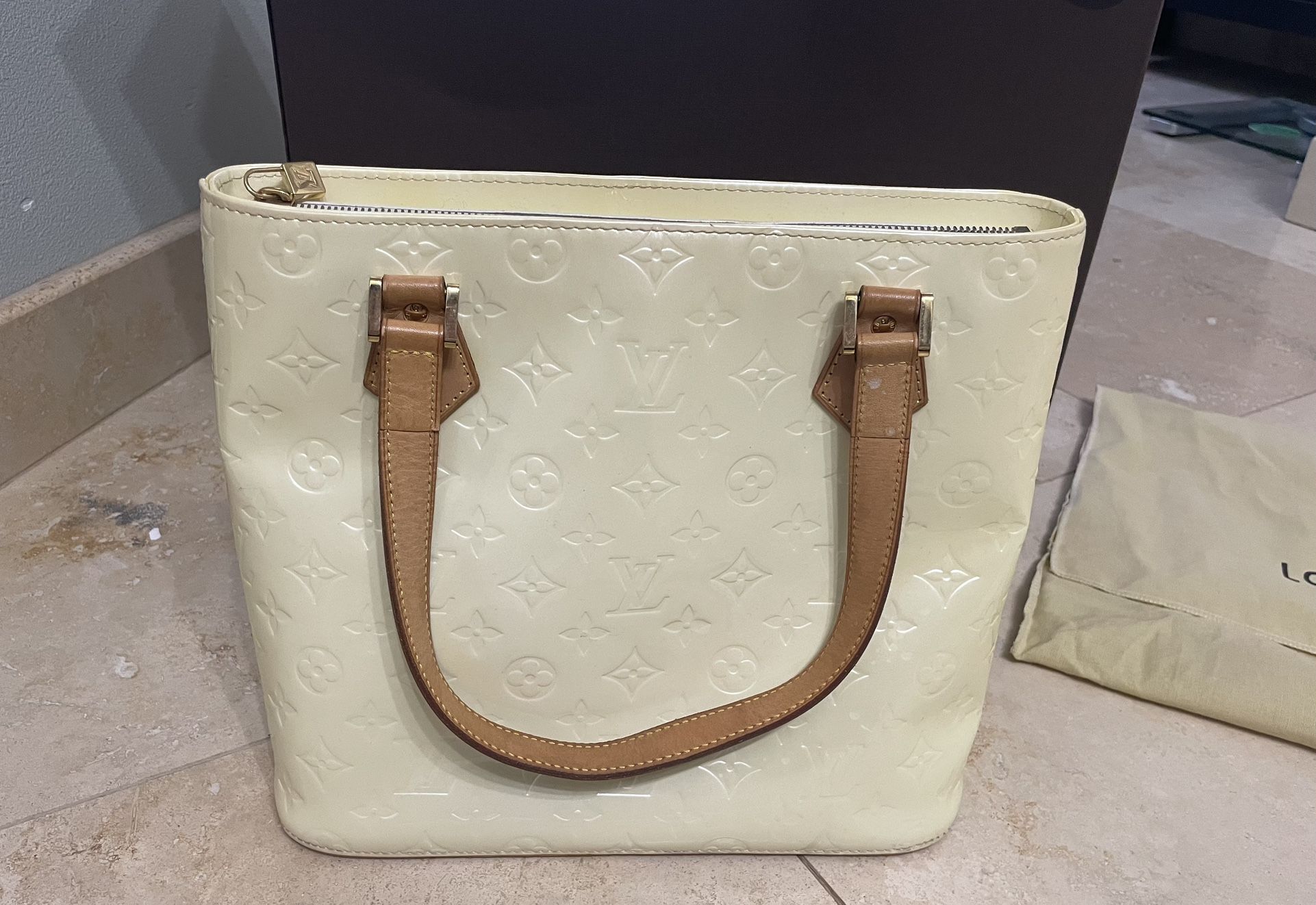 AUTH Louis Vuitton Houston Pearl Bag