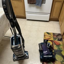 Shark Rotator ZU632 Powered Lift-Away with Self-Cleaning Brushroll Blue USED

