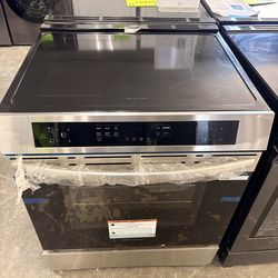 Frigidaire 5.3 cu ft induction stove with air fry convection
