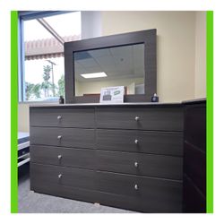 8 drawers dresser/ Eight drawers dresser