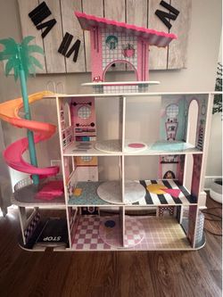 The Lol Surprise OMG House of Surprises Playset