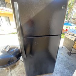 Ken more Top Freezer Refrigerator Good Conditions 3 Months Warranty Delivery Available 