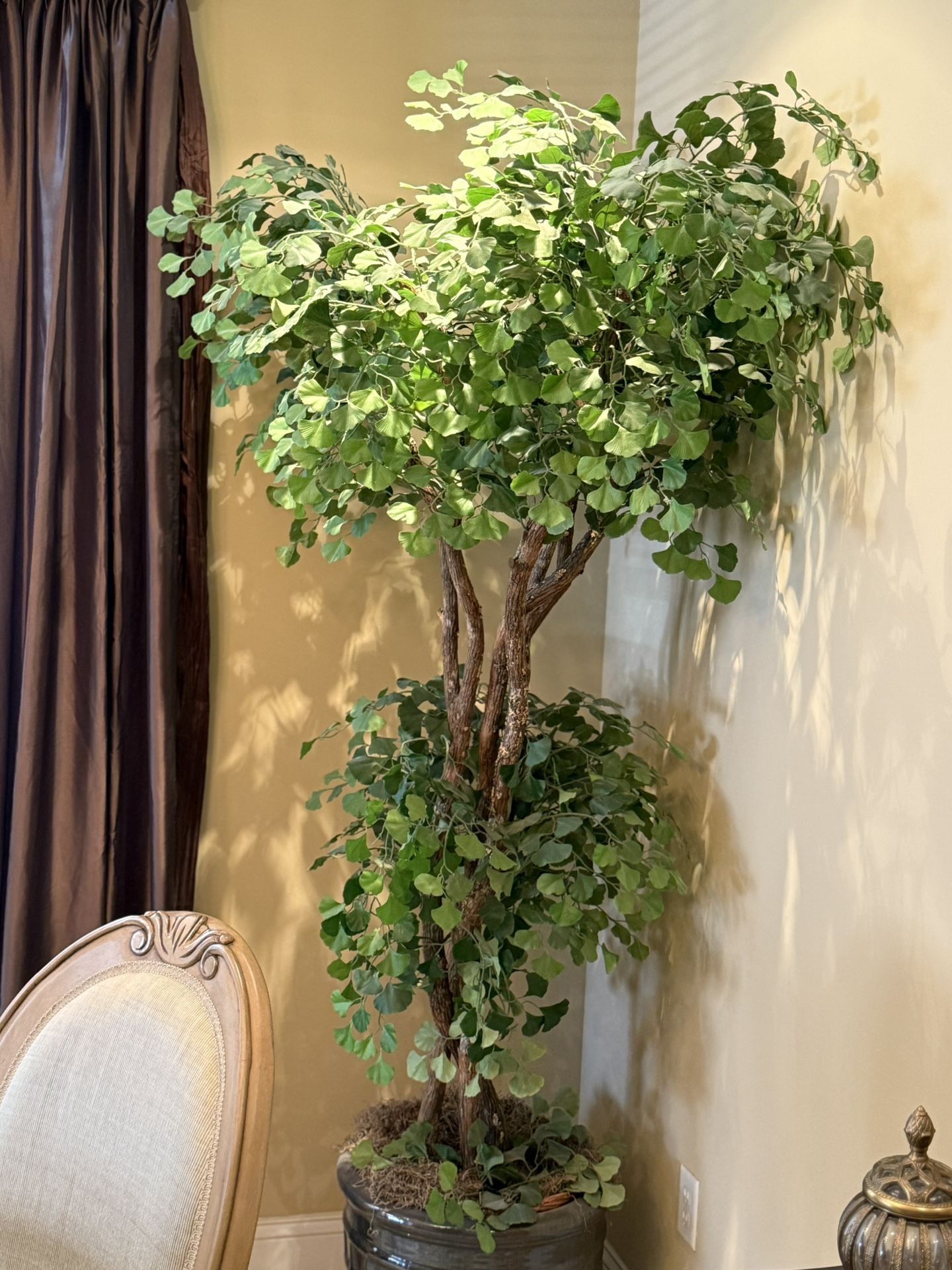 Large Artificial Tree in Decorative Pot – Excellent Condition