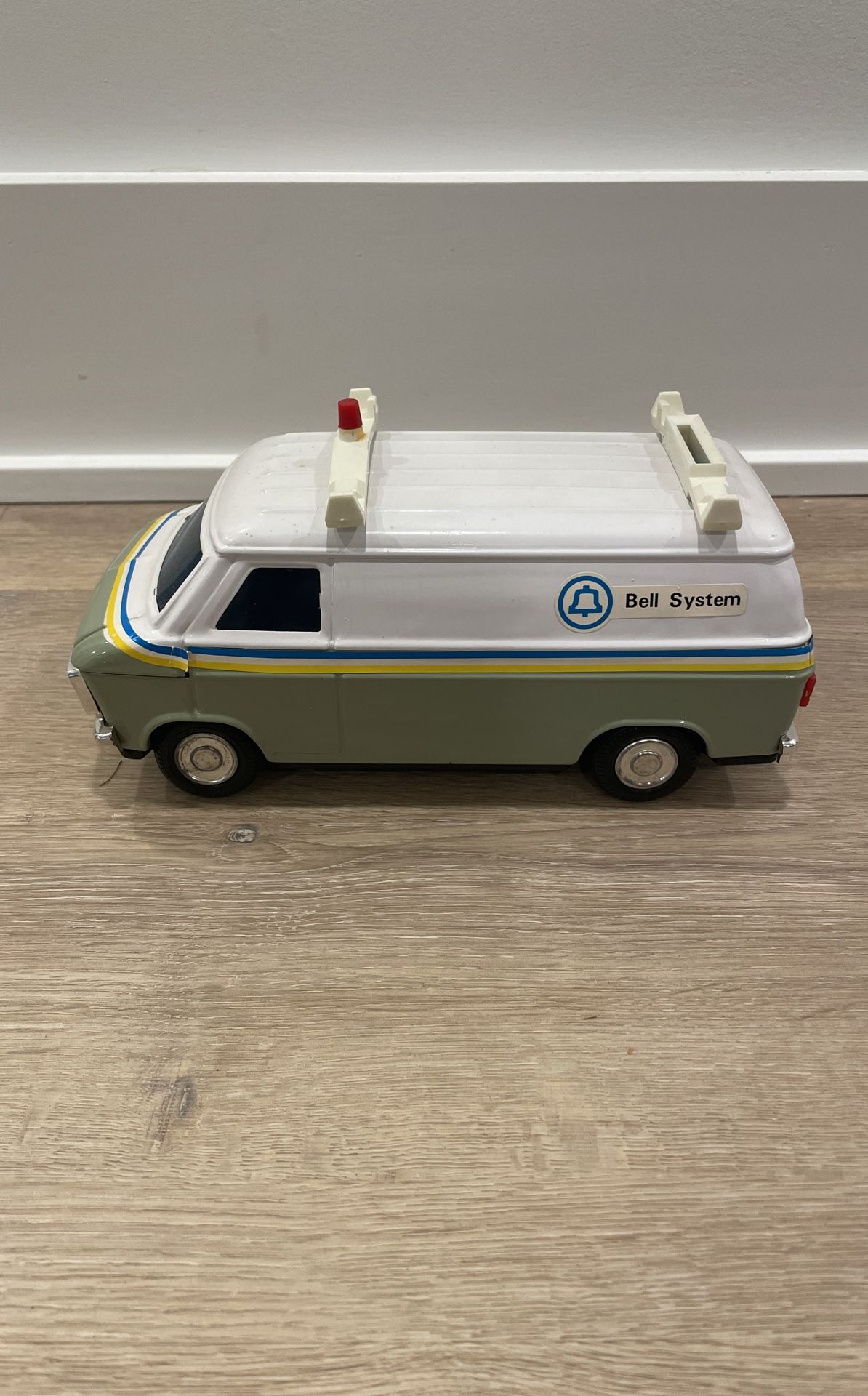 Vintage Bell System Telephone Toy Van Bank Western Stamping Corp Made In Korea