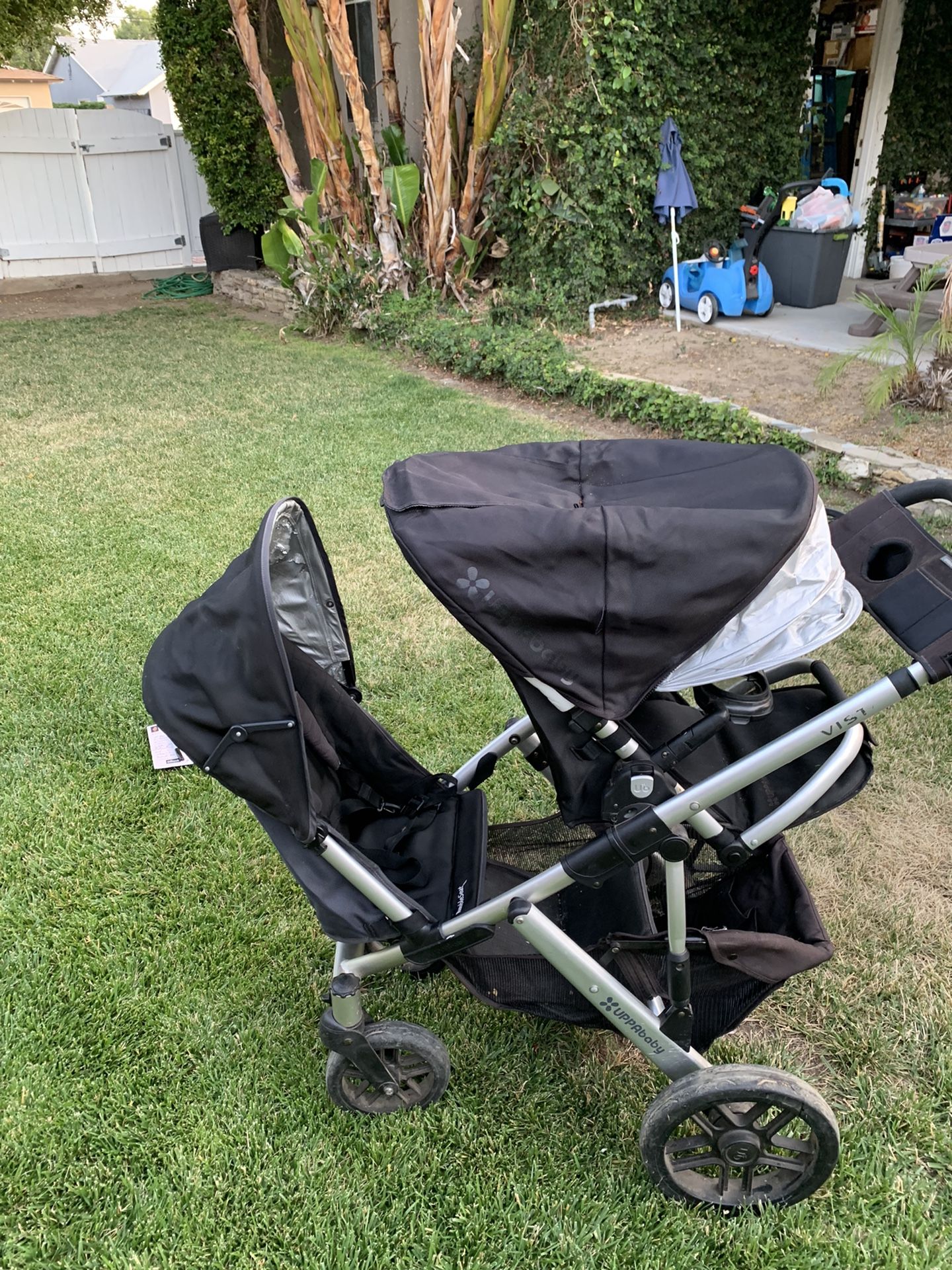 Uppababy Vista With rumble Seat, Bassinet, Piggyback, and Travel bag