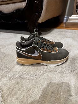 Nike LeBron 20 Olive Size 10
