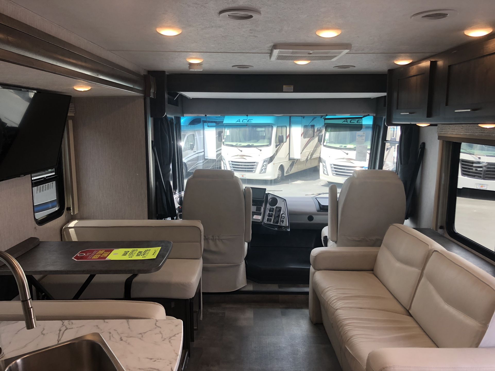 2022 Coachmen Pursuit Class A Motorhome Sleeps 8/only 31ft 1020