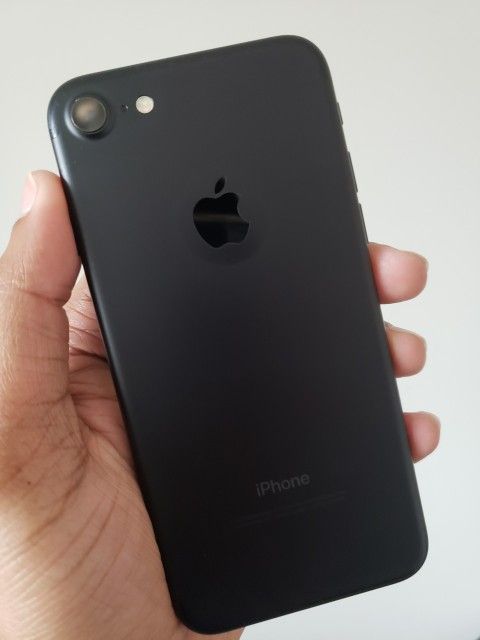 iPhone 7 , Unlocked   for all Company Carrier ,  Excellent Condition  