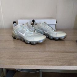   Air Vapormax  Women's Running Shoes Size 8 Pre-owned 